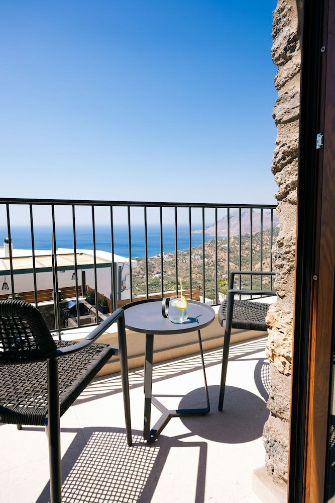 Фото Mirthea Suites