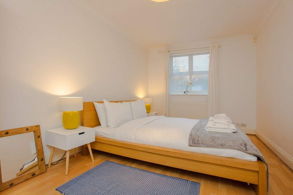 Фото Contemporary 1 Bedroom Flat in Camberwell Oval