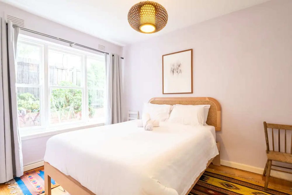 Фото Sunny 1 Bedroom Flat in Quiet St Kilda With Parking