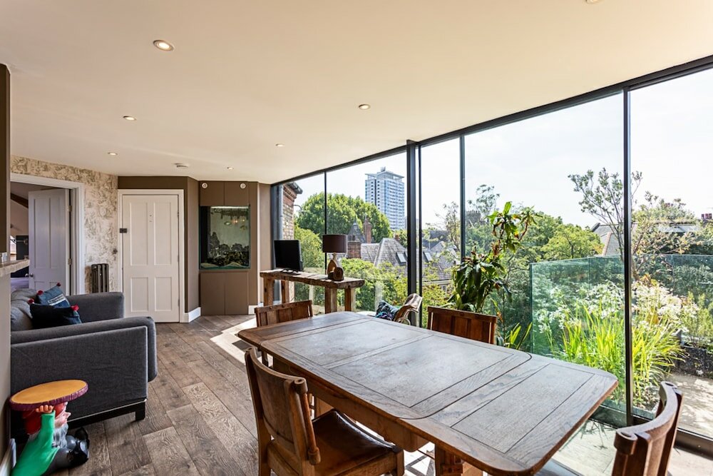 Фото Stunning Penthouse Apartment Near Battersea Park