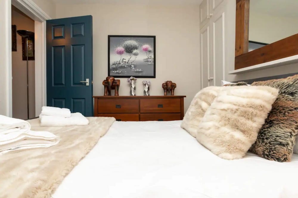 Фото Spacious 1 Bedroom Garden Flat Near King's Road