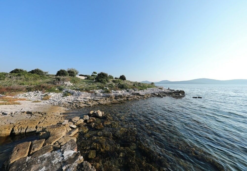 Фото Mari - Whole Island for you - H