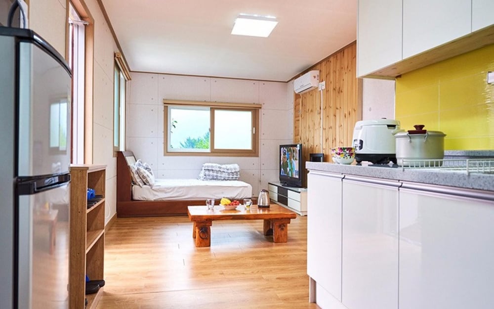 Фото Yeosu Dolsan Healing Pension