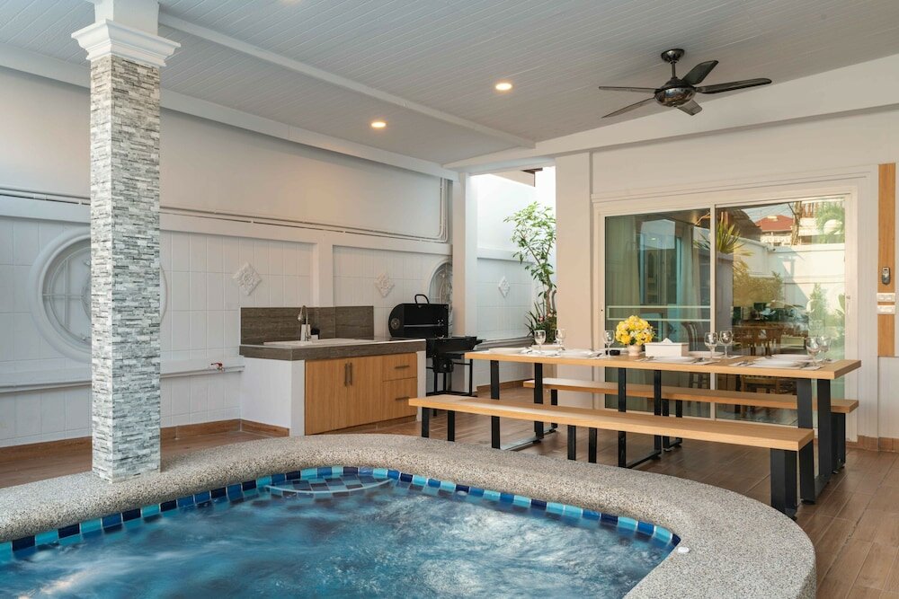 Фото Luxury Pool Villa 6br