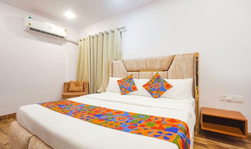 Фото Fabhotel Midnight Inn