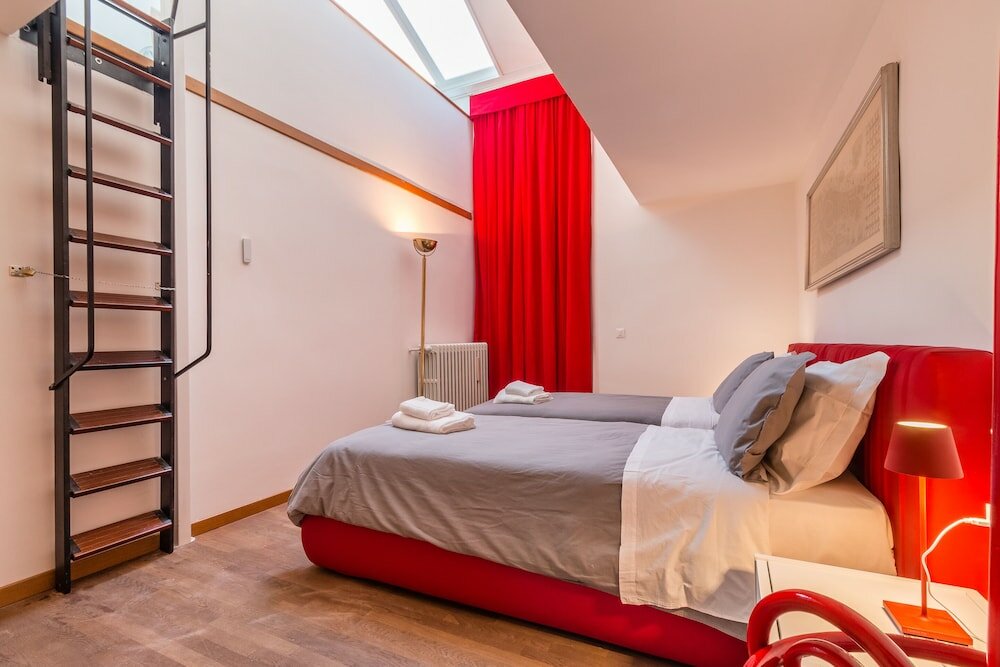 Фото Red House close to Accademia Bridge