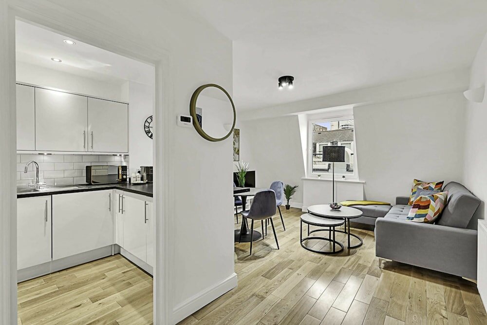 Фото Contemporary Oasis in Paddington III