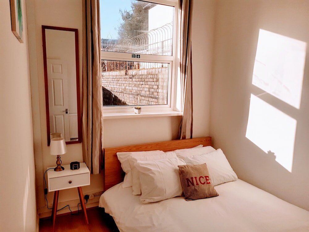 Фото The Windsor Garden Apartment