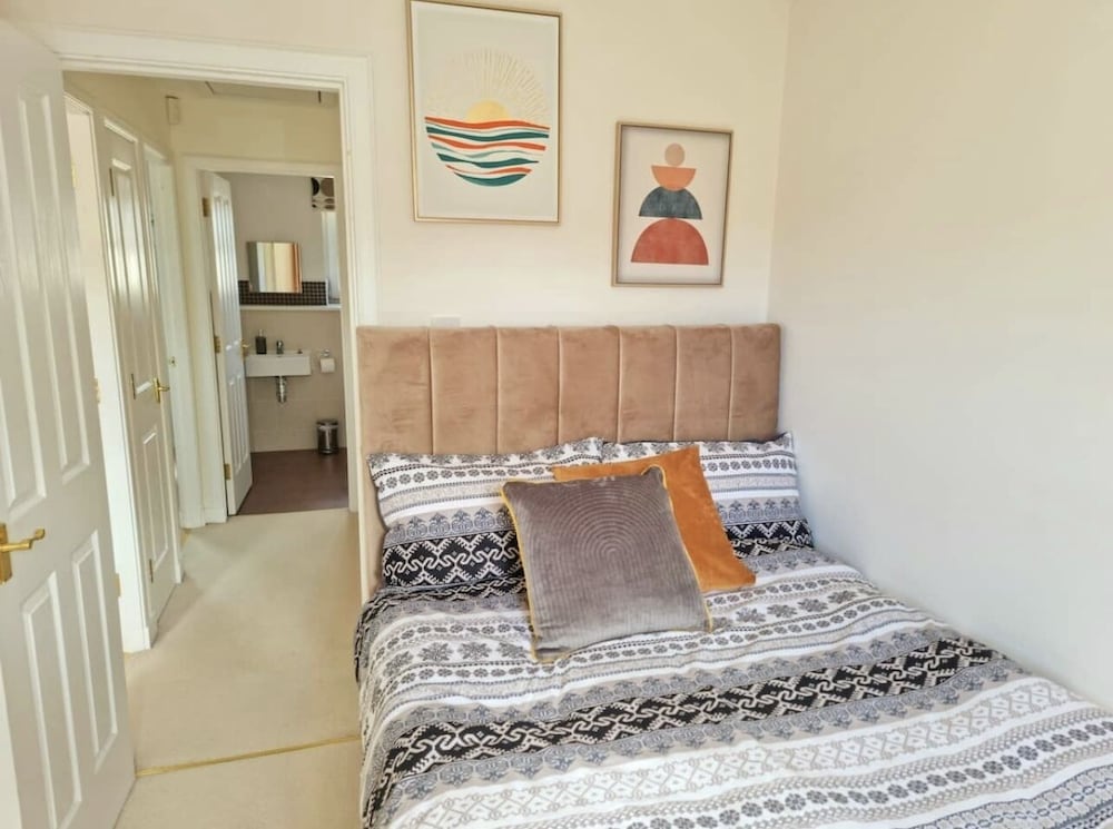 Фото Boutique 3-bed Home with Free Parking in Glasgow