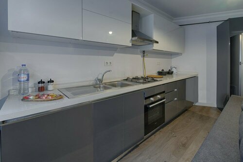Апартаменты Gorgeous Central 2br Condo w City Views в Шишли
