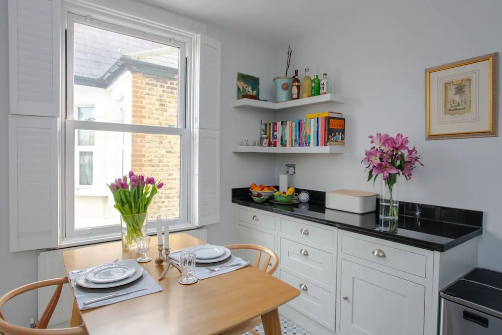 Фото Bright2 Bedroom Apartment With Roof Terrace in Wimbledon