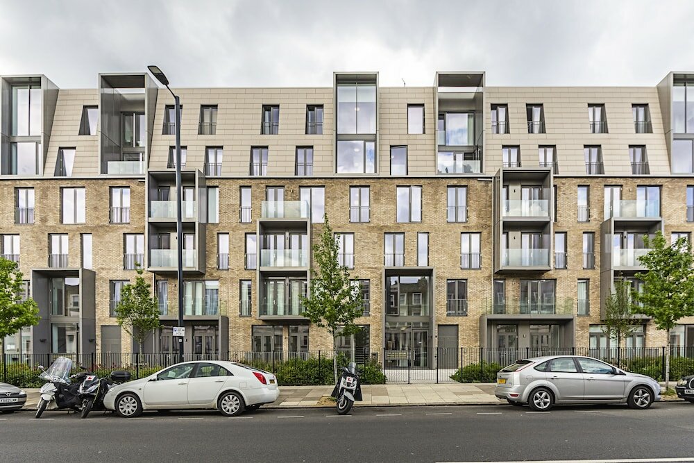 Фото Stunning Brand New Westminster Apartment