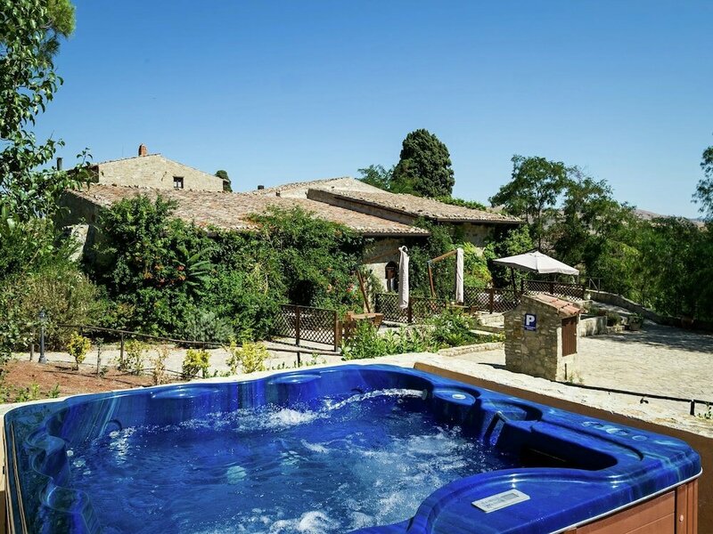 Гостиница Gorgeous Holiday Home with Hot Tub, Whirlpool, Pool, Garden