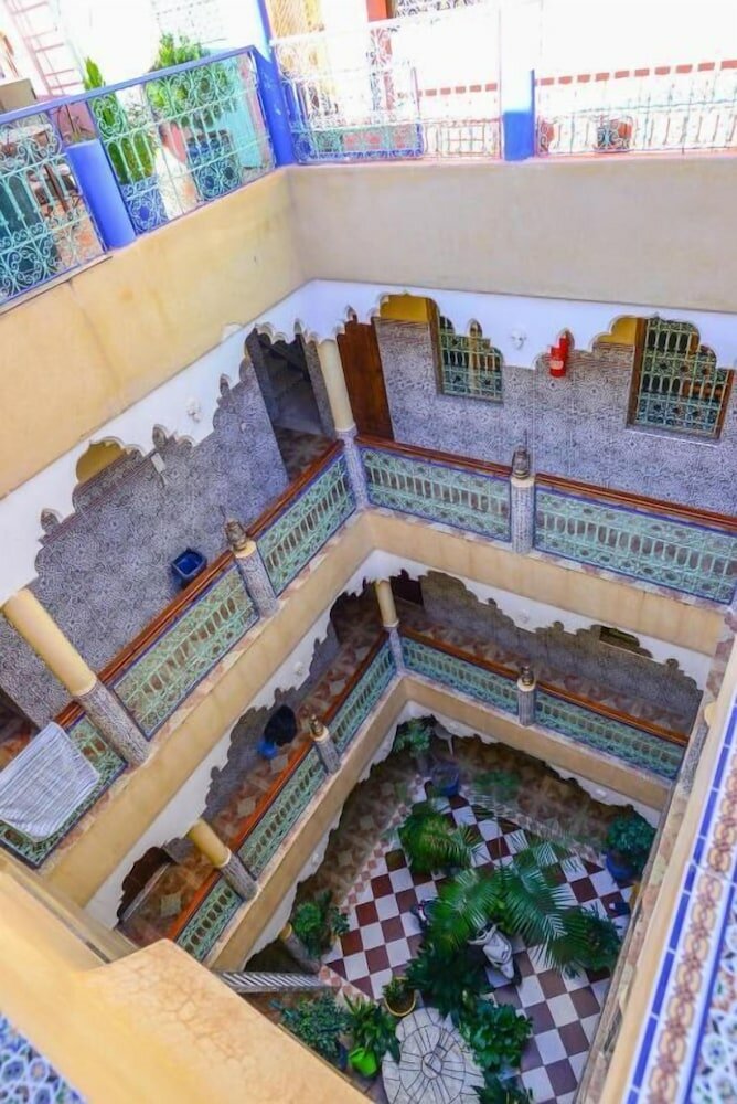 Фото Faouzi Hôtel