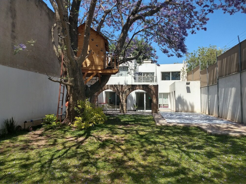 Фото Hermosa casa con jardin y alberca