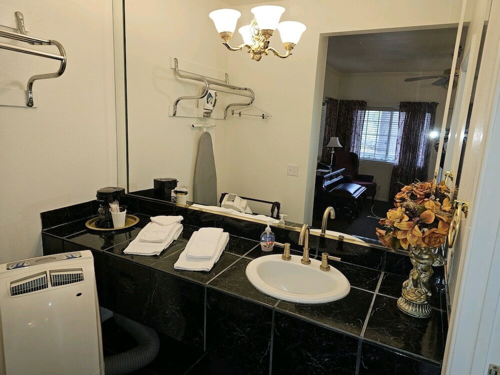 Фото Alhatti Christian Resort