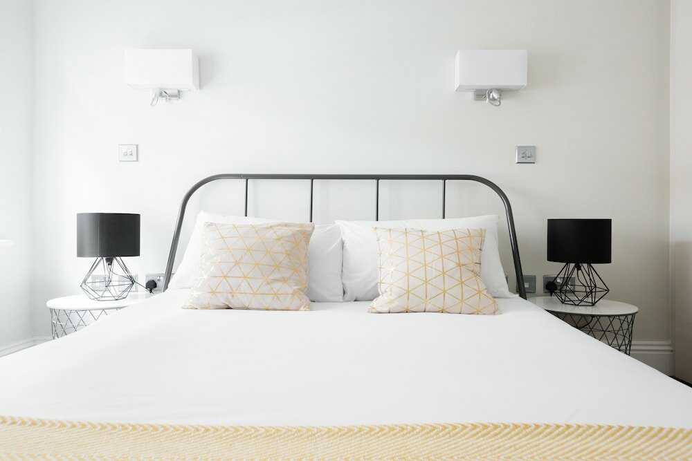 Фото The Oxford Street Retreat - Modern 3bdr in 2 Apartments