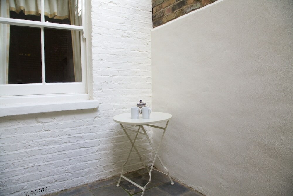 Фото 1 Bedroom Apartment near Kings Road