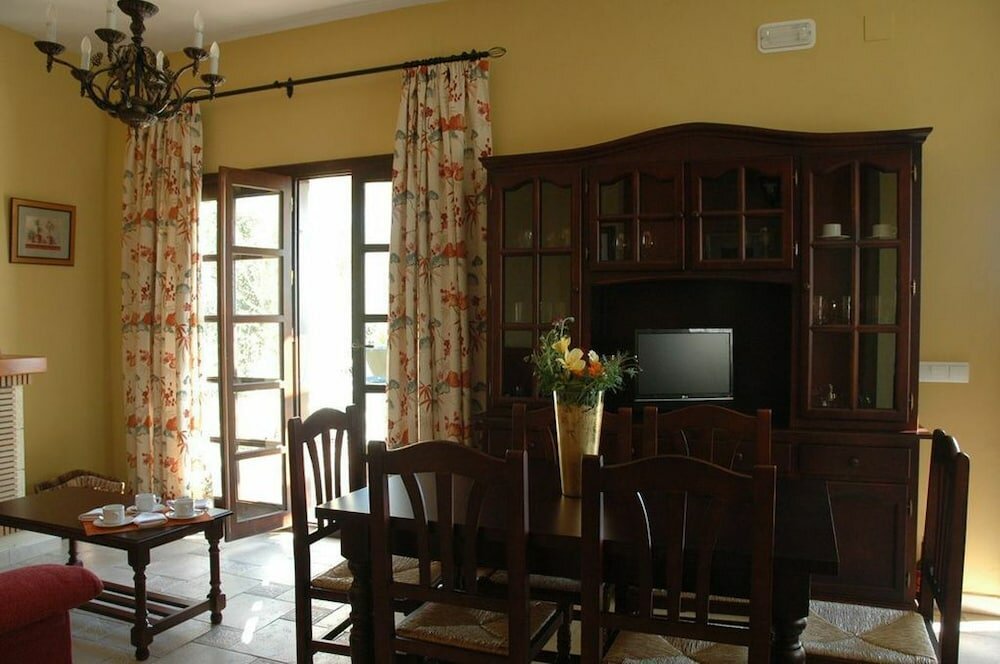 Фото Las Mayoralas