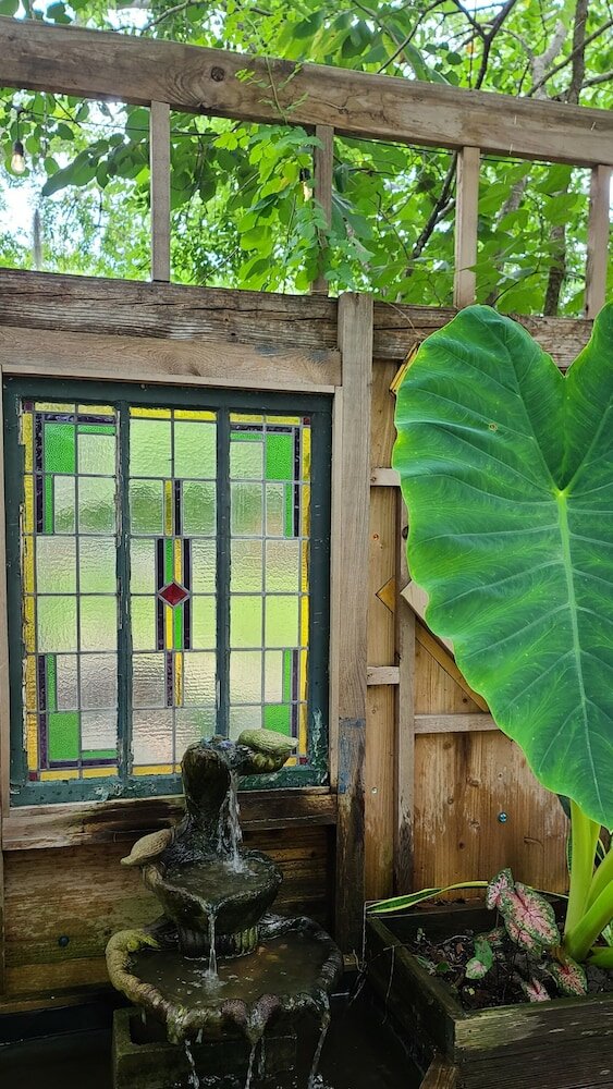 Фото Cedar Oaks Inn The Bath House