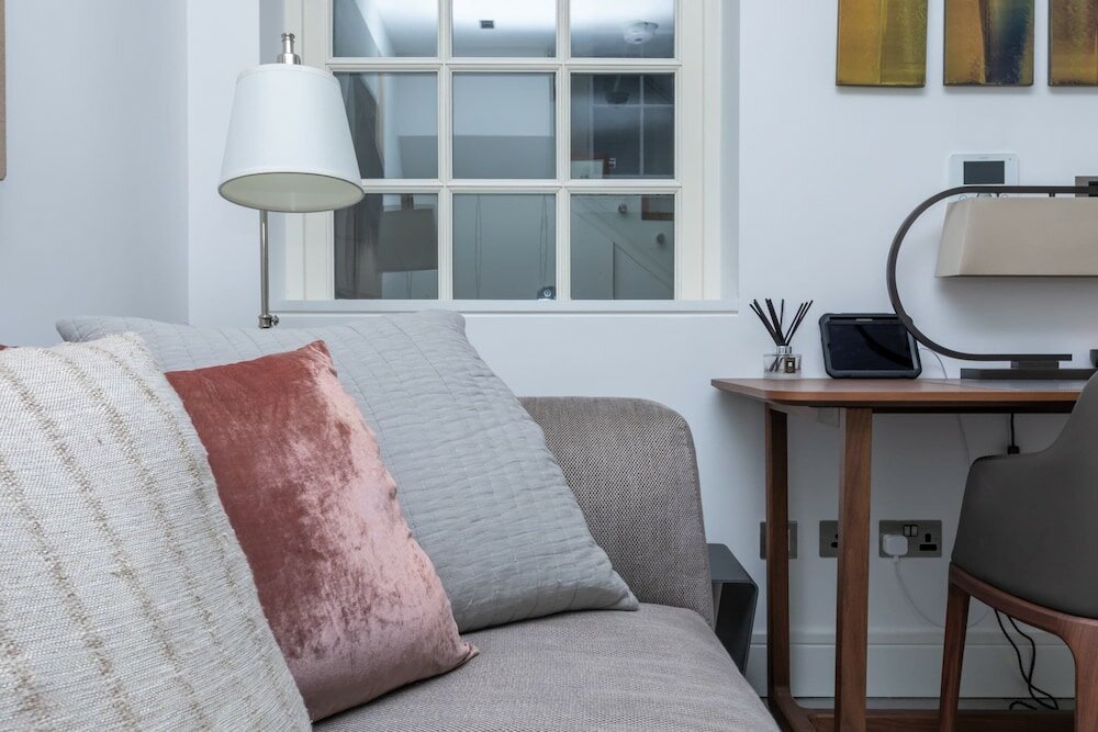 Фото Central and Unique 1 Bedroom Mews House in Mayfair