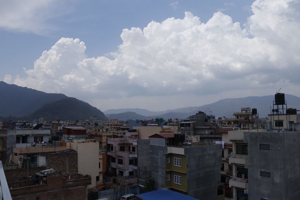 Фото Himalayan Hotel and Service Apartments