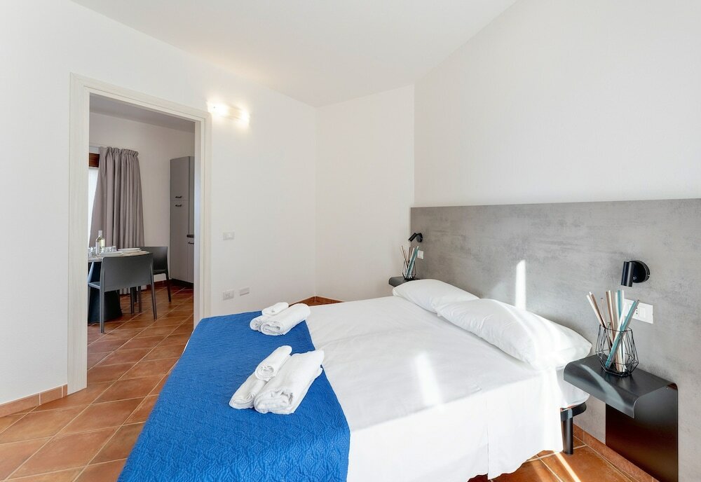 Фото Residence with pool in Isola Rossa