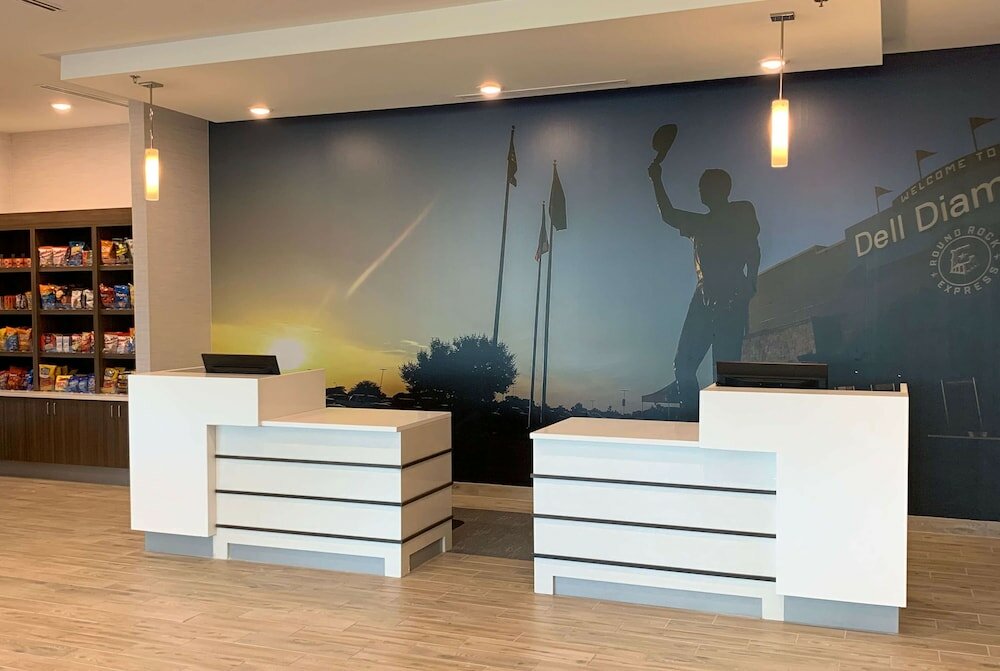 Фото La Quinta Inn & Suites by Wyndham Round Rock near Kalahari