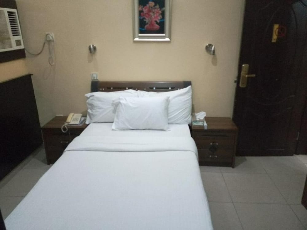 Фото Erith Apartments and Suites