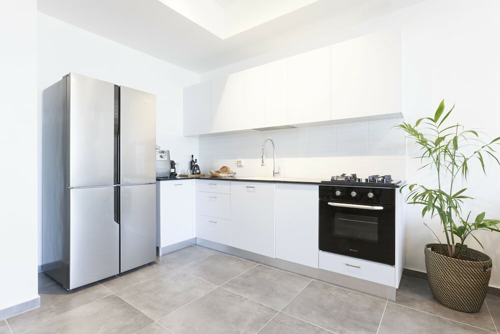 Фото AirTLV - Menachem Begin Apartment