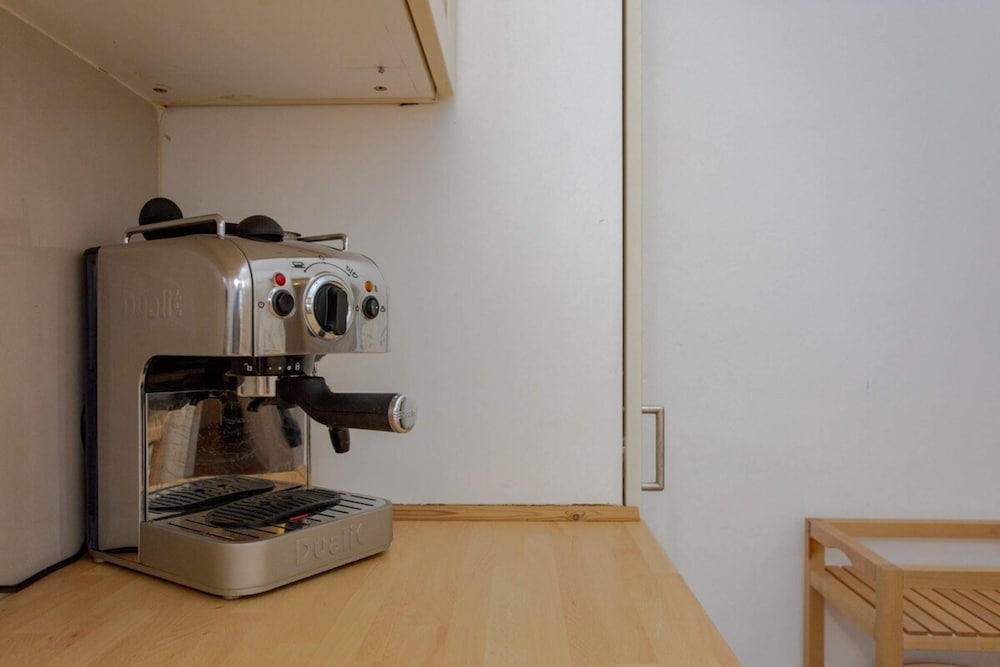 Фото Contemporary 2 Bedroom Flat in Bayswater