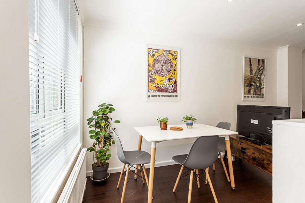 Фото Bright & Cosy One-bed Apartment