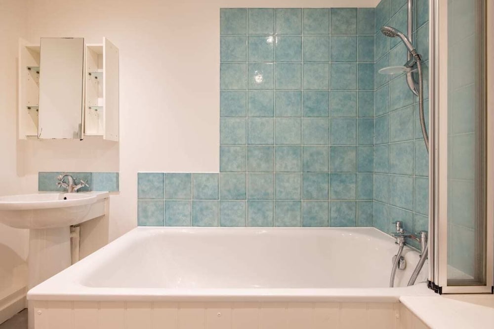 Фото The Clapham - Captivating 2bdr With Garden & Parking