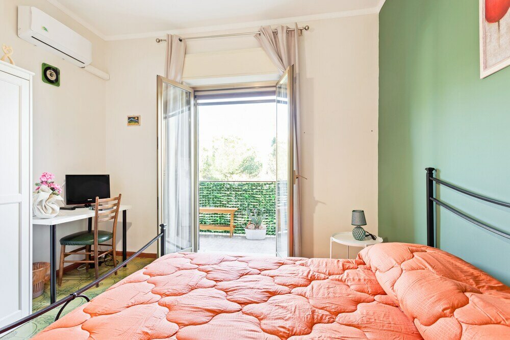 Фото Roomy And Bright Apartment With Balconies X6