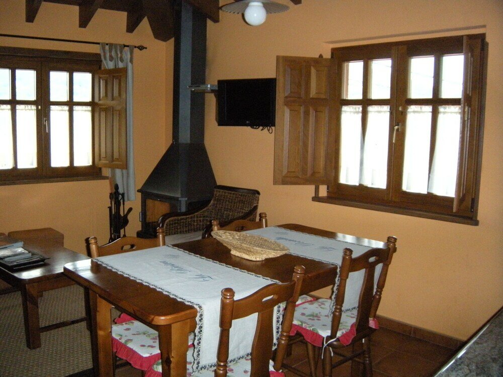 Фото Apartamentos Rurales La Portiella