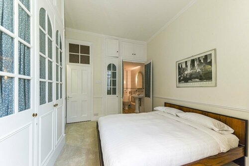 Kensington Queens Gate Apartment
