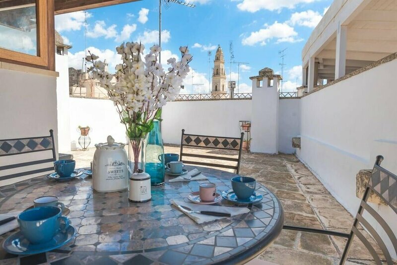 Гостиница Holiday Home Sleeps 6 in the Historic Center of Le в Лечче