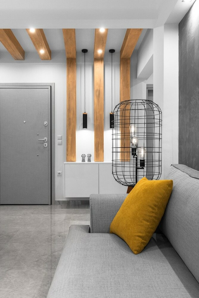 Фото White and Wood Nilie Hospitality Mgmt