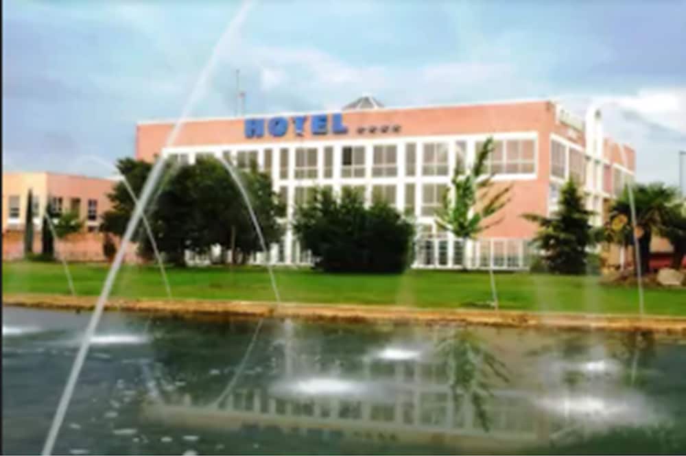 Фото Hotel Majadahonda