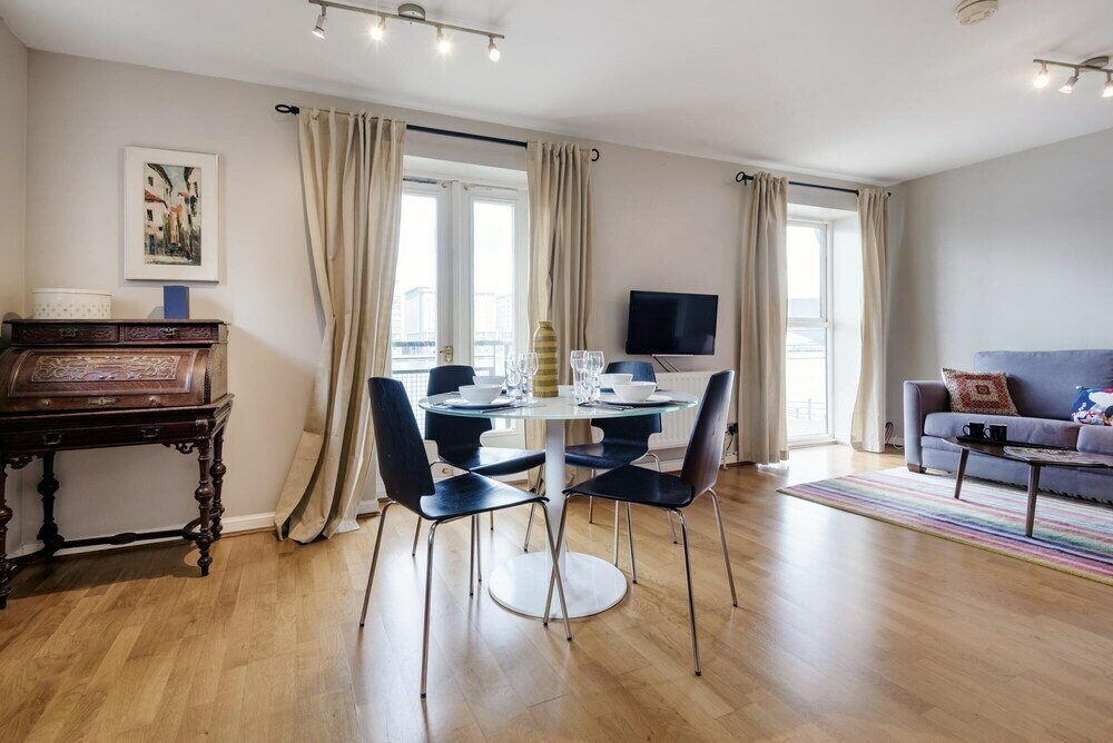 Фото Panoramic Docklands Home With Waterfront Views