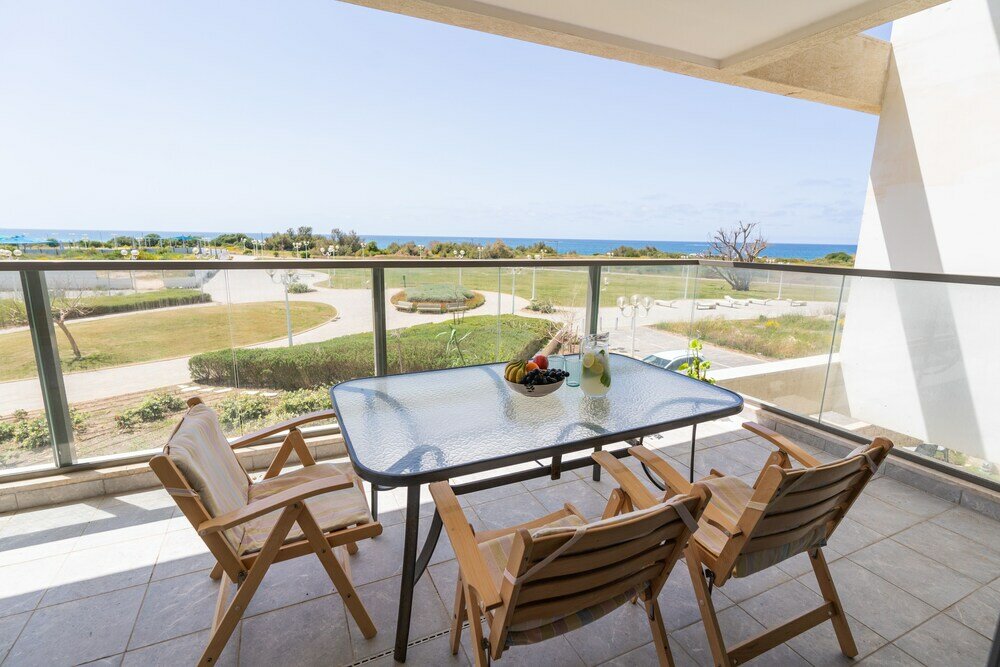 Фото Alloro First Line To The Beach