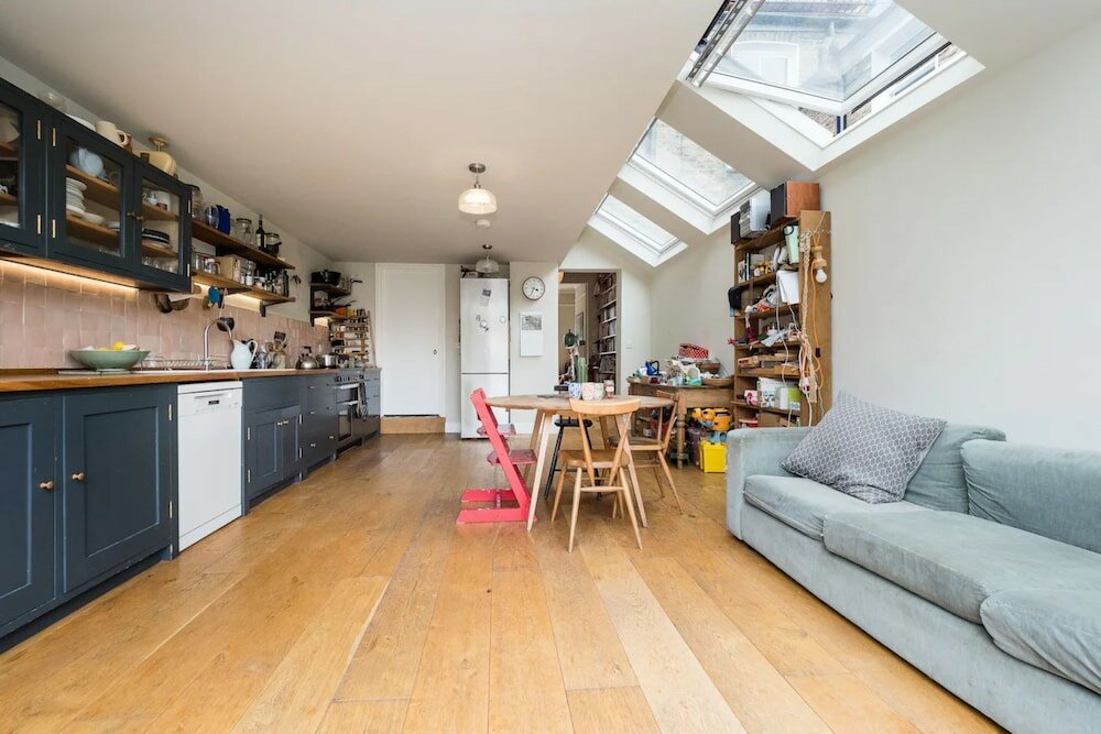 Фото Lovely 4 Bedroom Terraced Family Home