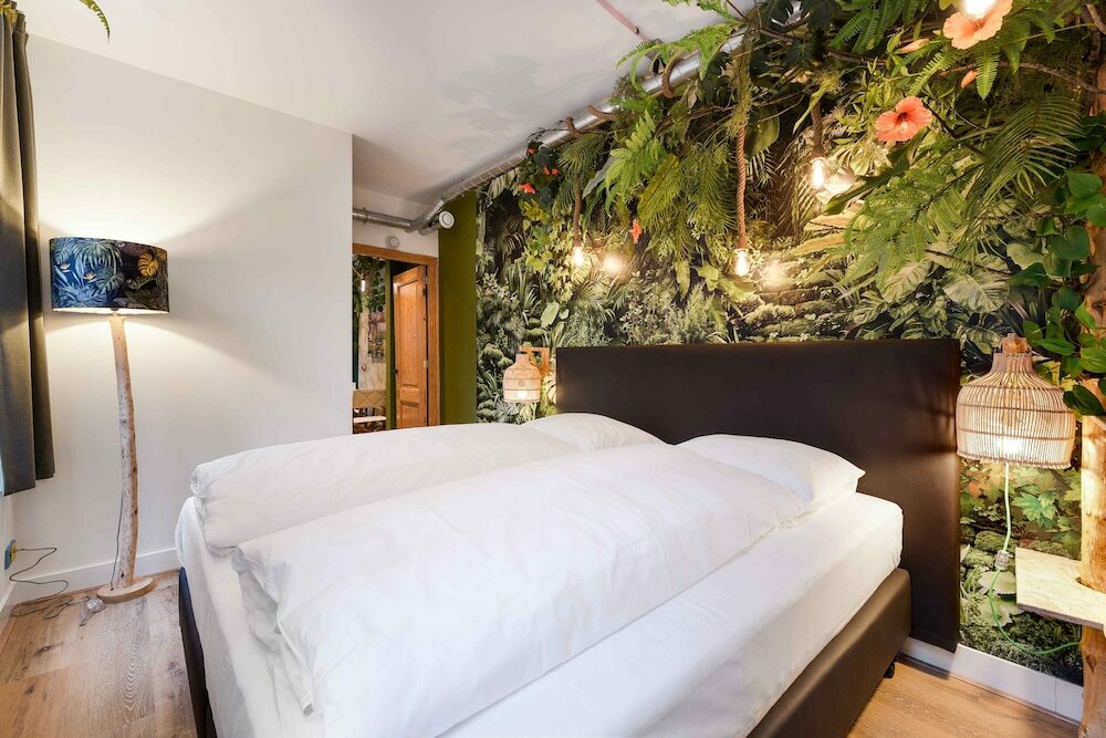 Фото The Monument Hotel