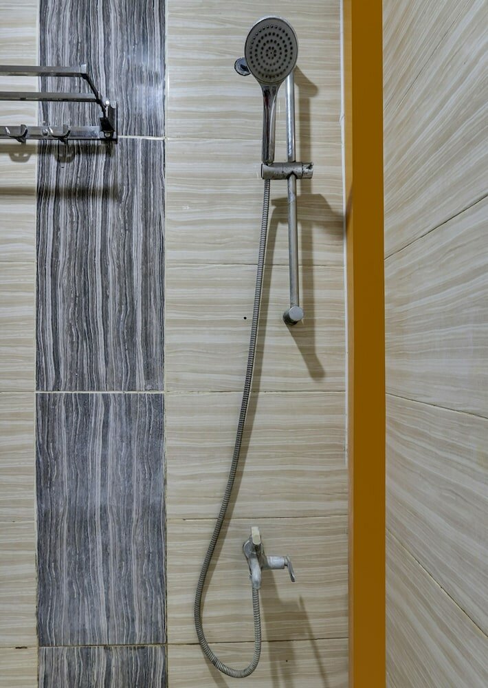 Фото Oyo Flagship 90973 Hotel Karunia Pkpri