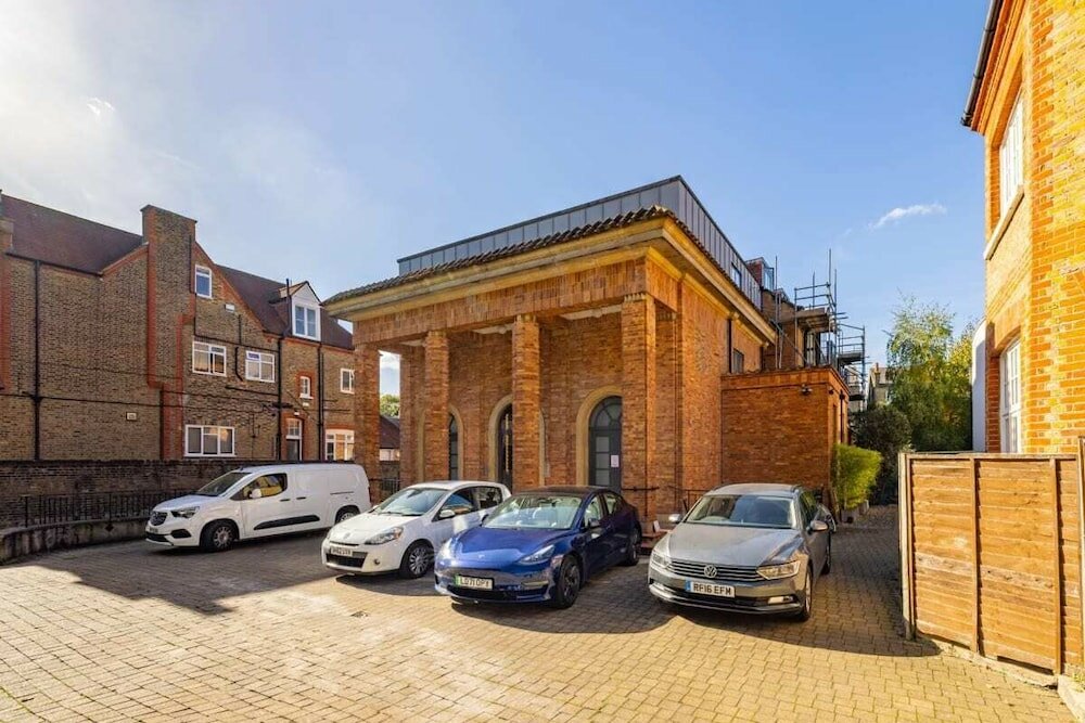 Фото The Clapham - Captivating 2bdr With Garden & Parking