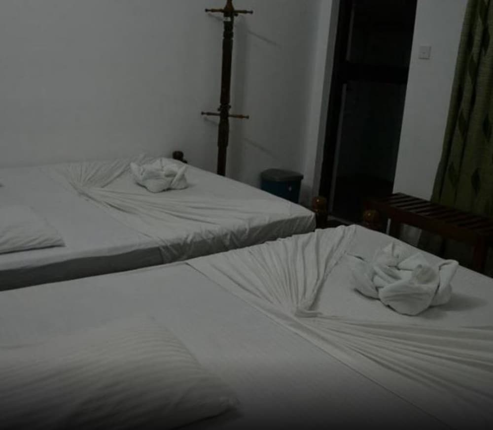 Фото Grand Crown Hotel