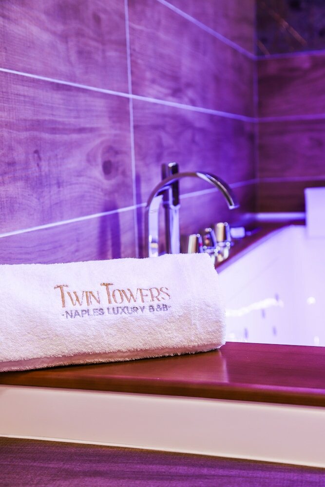 Фото Twin Towers Naples Luxury