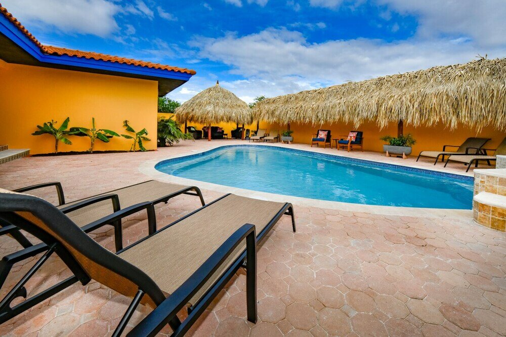 Фото Newly Renovated! Polynesian Themed in Noord!