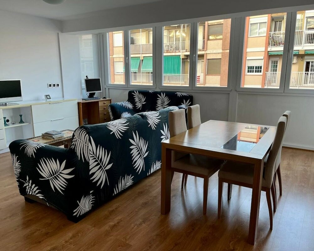 Фото Amplio apartamento cerca Fira y Centro