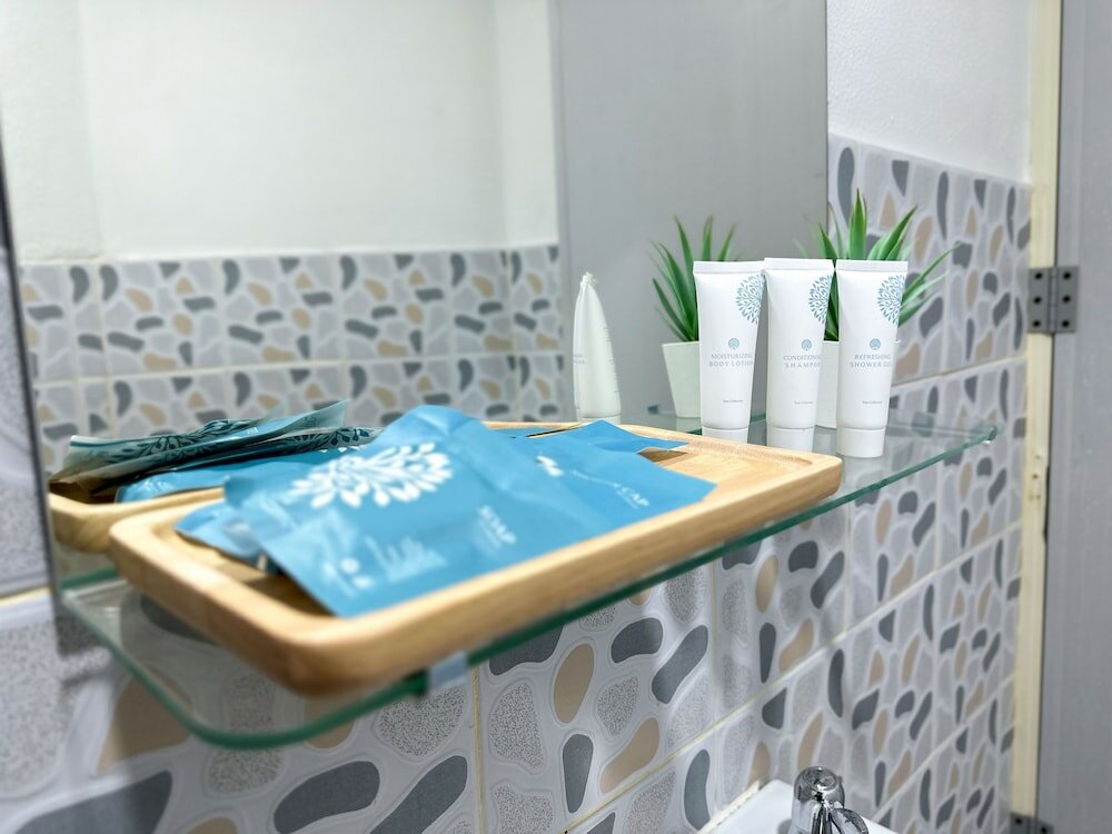 Фото Montana Hotel & Hostel Phuket